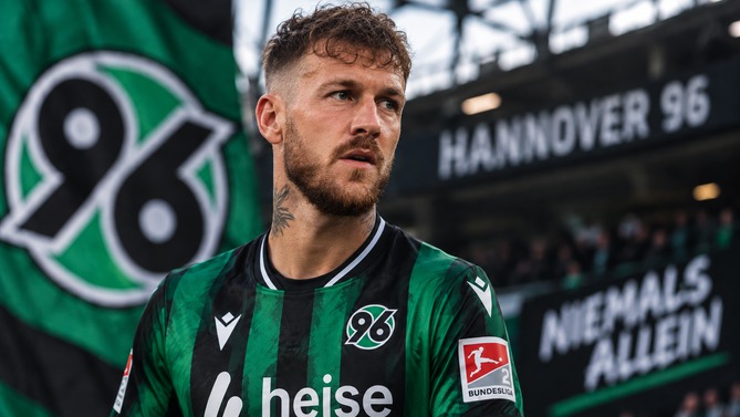 Marcel Hartel von Hannover 96 nach Problemen am Knie und einem Kreuzbandcheck